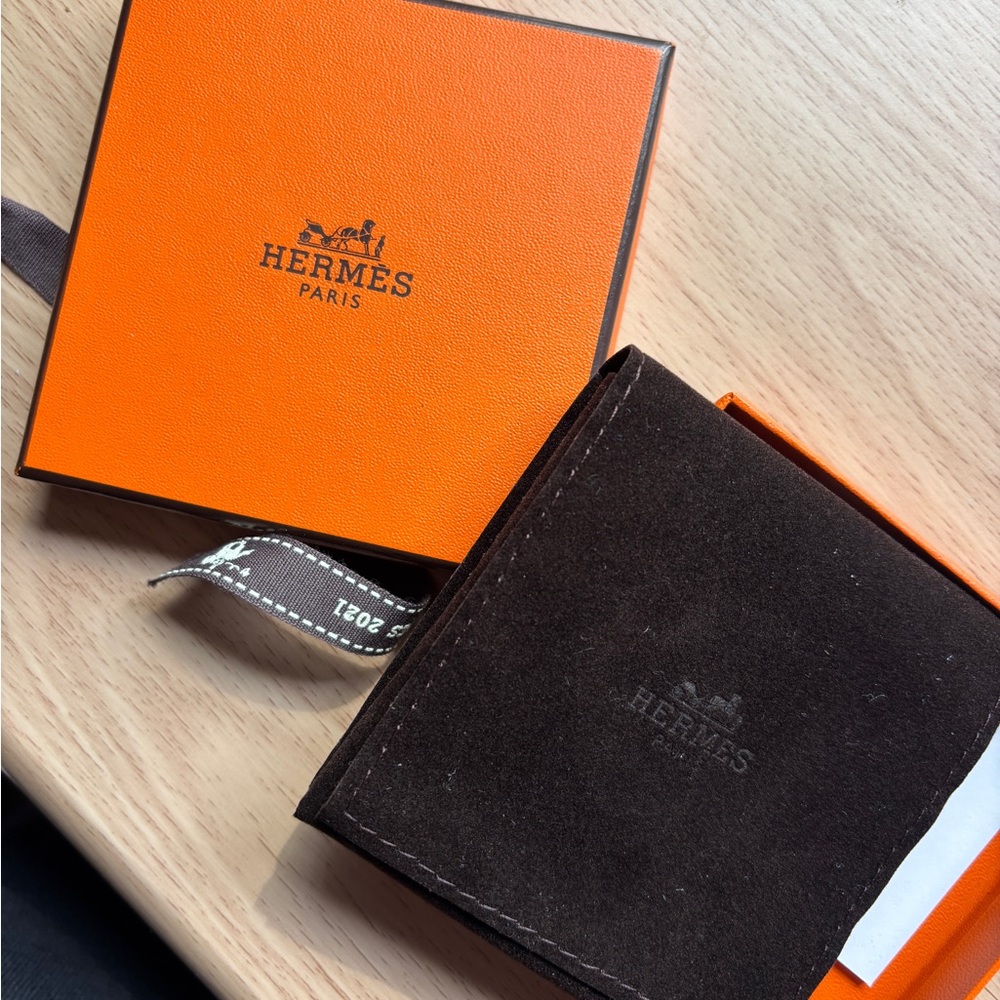 Brand new Hermès Orange and Yellow Enamel Bracelet limited Edition - Picture 2 of 8